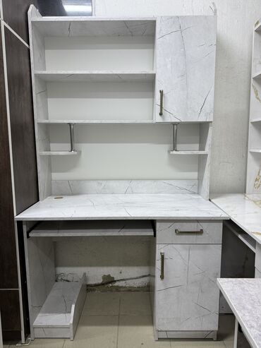 Компьютерные столы: Компьютерный стол, Новый, С полками — 2