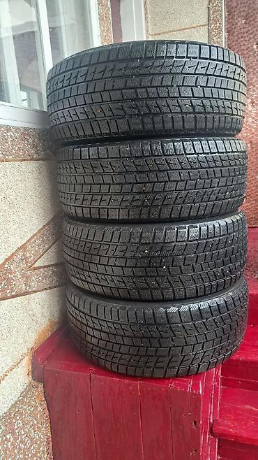 Комплект из 4 зимних шин без шипов. Характеристики: - Размер: 285/50