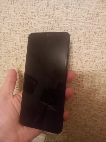 Digər mobil telefonlar: Bu, əlaqə qurmaq, məlumat axtarmaq və əylənmək üçün istifadə olunan