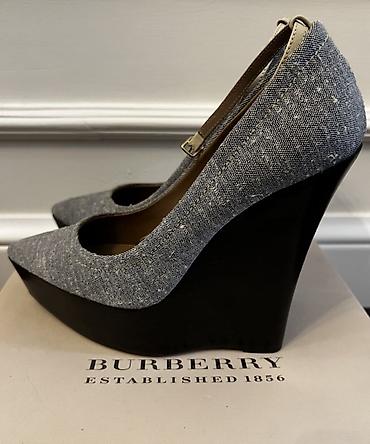 Tuflilər: Gri rəngdə orijinal Burberry qadın platforma dabanlı ayaqqabılar. Ayaq — 1