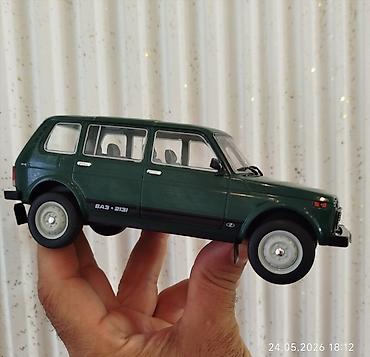 cd disk: Məhsul: LADA Niva 4x4 (VAZ‑2131) maket avtomobil - Miqyas: təxmini — 3