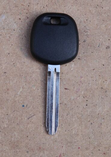 toyota 4ranner: Продаю новый ключ зажигания для тойоты 4ranner с чипом K-TOY44D, 4D68