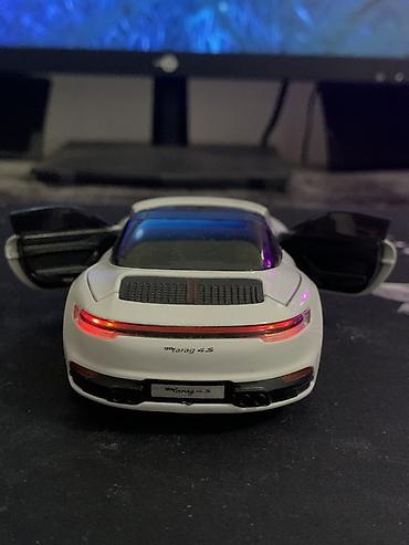 Искусство и коллекционирование: Коллекционная модель автомобиля Porsche 911 Targa 4S (масштабный — 4