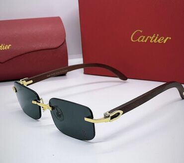 Eynəklər: Cartier, hadiyya futlyari ile
