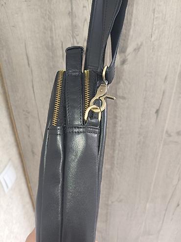 Барсетки: Продаю Барсетку из натуральной кожи покупал 6500 сом ручная работа — 5