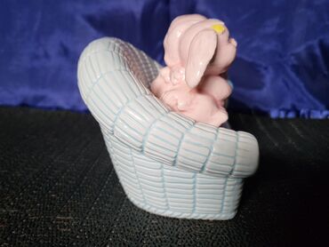 Ostali kućni dekor: Porcelanska nova sparkasa,ukras,vintaz. Visina. 10cm — 6