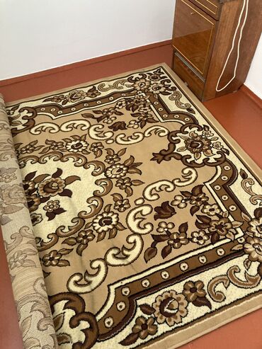 связи с переездом: Продам не дорого ковры, 4 штуки