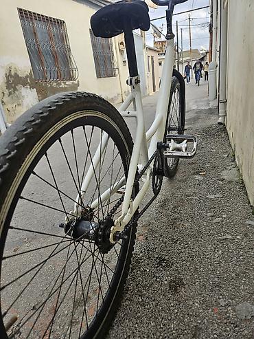 rocker velosiped: Şəhər velosipedi – 26 düym təkərlər - Rəng: ağ gövdə, qara sükan və — 5