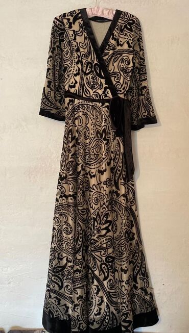 Платья: Вечернее платье, А-силуэт, Длинная модель, Бархат, С рукавами, S (EU 36)