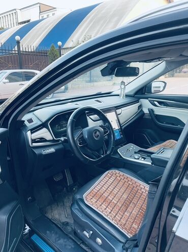 Другой электротранспорт: Электромобиль кроссовер (чёрный) Запас хода: 350км Батарея: 92% - — 7