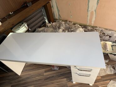 Kompüter masası, Açılmayan, Dördbucaq masa
