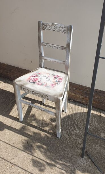 Stolice: Ručno oslikana drvena stolica u shabby chic stilu.Puno drvo.Moze kao — 9