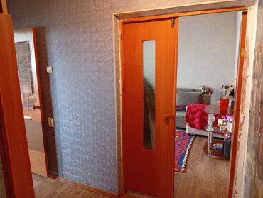 офис в жилом доме: 1 комната, 36 м², 106 серия, 4 этаж, Косметический ремонт