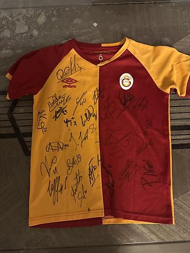neymar imzali forma: İmzalı Qarabağ Məhsul: Futbol köynəyi (uşaq ölçülü) Brend: Umbro — 1