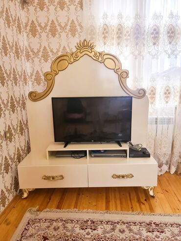 TV altlığı: Baha alinmis qonaq destinin tv stendi tecili satilir 60 azn unvan
