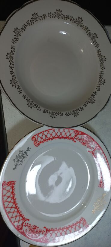 посуда для сухофруктов: 1. Стаканы набор синие 6шт - 400 сом. 2. Набор тарелок Новый 3 шт