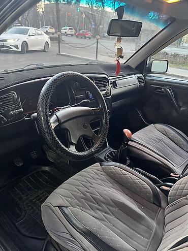 Volkswagen: Volkswagen Vento: 1993 г., 1.8 л, Механика, Бензин, Седан — 5