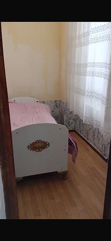 neftcilər ev: Kirayə verilir: 2 otaqlı, mebelli mənzil - Otaqlar: geniş zal və — 3