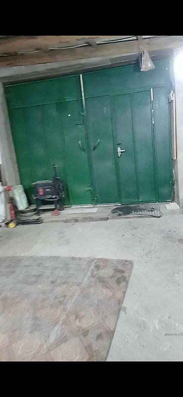 Otaqların uzunmüddətli kirayəsi: Satilir– geniş, işıqlı otaq Xüsusiyyətlər: - Taxta tavan və döşəmə — 12