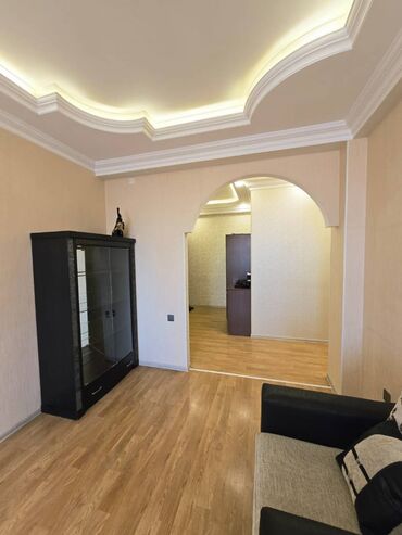 Uzunmüddətli kirayə mənzillər: Həzi Aslanov Metrosu Şərur Mtk 3 otaq. Mərtəbə - 16/7 Otaq sayı - 3 — 5