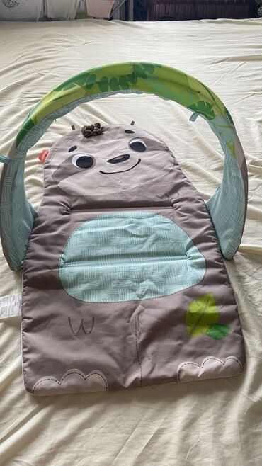 трактор с прицепом для детей: Развивающий коврик Fisher-Price с изображением ленивца. Коврик мягкий