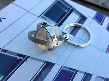 Privesci za ključeve: Kanada, Pariz - masivan, rotirajući privezak - original 2kom. cena za — 11