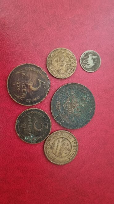 CD, DVD disklər və kassetlər: 6 ededi 20 manat