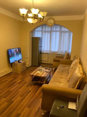 Uzunmüddətli kirayə mənzillər: Binəqədi rayonu,9 mkr,Üzeyir şadlıq sarayı ilə üzbəüz,2 otaqlı — 1