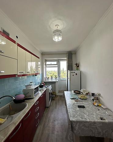 6 микрорайон: 3 комнаты, 60 м², 105 серия, 4 этаж, Старый ремонт — 5