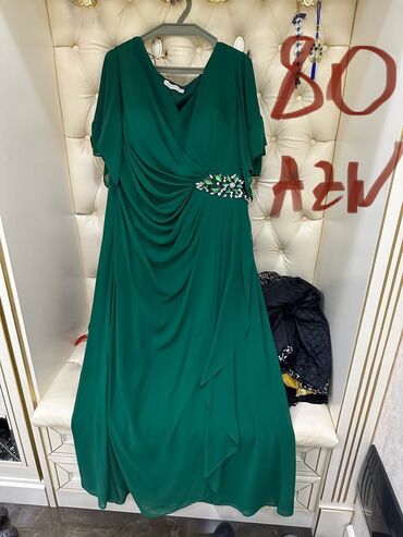 Ziyafət donları: Paltarların hər biri ideal veziyyetdedi 1-2 defe qeyinilib. Qiymət — 7