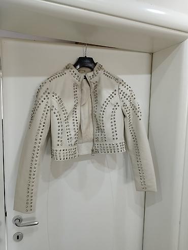 coco chanel: Ženska kratka jakna u krem/bež boji sa metalnim nitnama cirkonima — 1