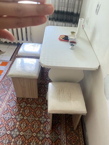стол для юрты: Кухонный Стол, цвет - Бежевый, Б/у