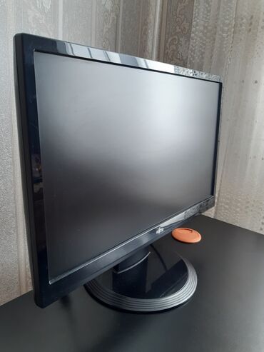 монитор для пк: Fujitsu brendindən qara rəngli monitor. Düzbucaqlı formada dizayn