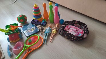 Комплекты одежды: Игрушки для детей