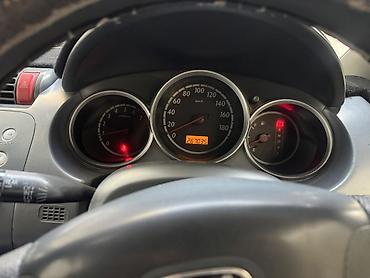 byd one up: Honda Fit: 2002 г., 1.3 л, Вариатор, Бензин, Хэтчбэк — 8