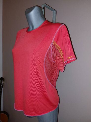 ramena duzina sirina: NIKE DRES Gornji deo Nike dresa, sa dosta mrežastih delova. Crvena