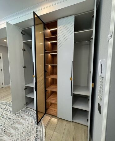 Шкафы для одежды: Мебель на заказ, Элегантный гардероб в современном стиле, выполненный — 38