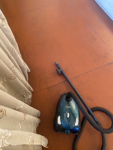 İnformatika: Sharp tozsoran – torbalı, kompakt model - Marka/model: Sharp (korpus