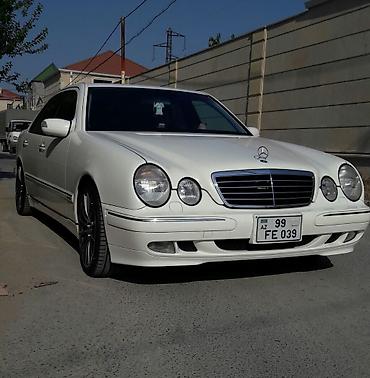 Mercedes-Benz: Mercedes-Benz E-Class (W210) sedan – ağ rəng. Xüsusiyyətlər: - Kuzov — 2