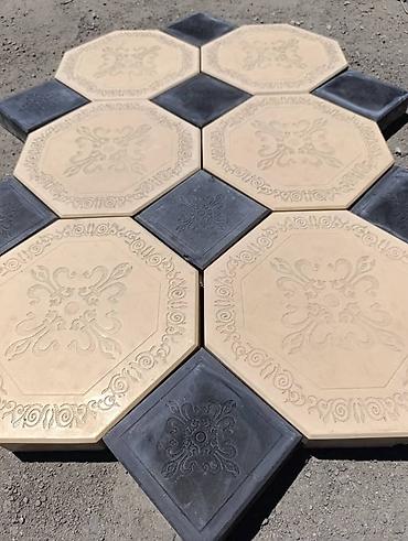 Тротуарная плитка: Комплект тротуарной плитки, состоящий из элементов двух разных форм и — 12