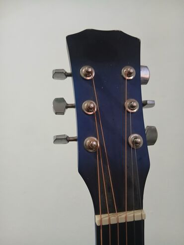 струны для гитары для начинающих: Акустическая гитара с вырезом (cutaway), корпус типа дредноут. Цвет — at lalafo.kg струны для гитары для начинающих: Акустическая гитара с вырезом (cutaway), корпус типа дредноут. Цвет —