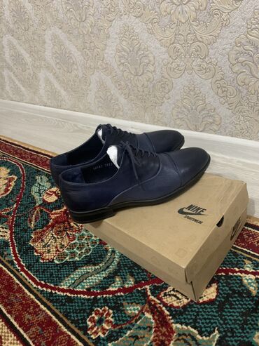 туфли темно синие: Продаю почти новое мужские туфли, носил всего пару раз, НАТУРАЛЬНАЯ