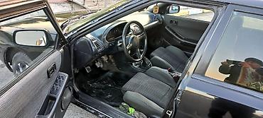 mazda hedos: Mazda 323: 1990 г., 1.8 л, Механика, Хэтчбэк — 2