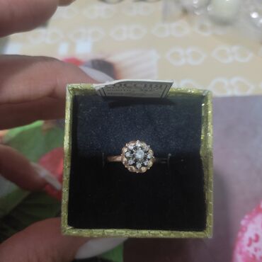 кольцо для девушек: Продаю кольцо российское золото размер 17 красивое нежное изящное