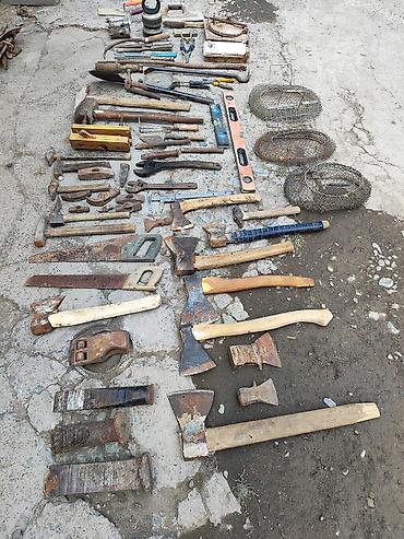 Наборы инструментов: Большой набор инструментов, включающий разнообразные ручные — 3