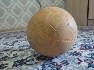 кожаный мяч футбольный: Неубиваемый мячь б/у