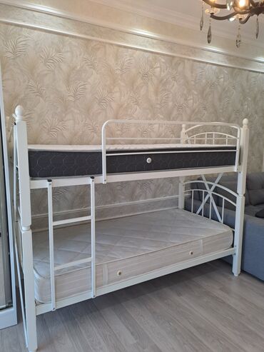 yataq mebeli satilir: 2 aydi alınıb çox az istifadə olunub yenidir. matras ilə birlikdə