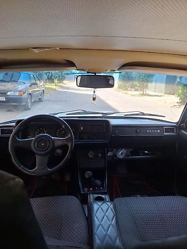 vaz disk: LADA 2107, ağ rəng, sedan kuzov. Xüsusiyyətlər: - Mexaniki sürətlər — 8