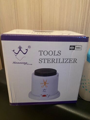 Tibbi avadanlıq: Sterilizator yenidir.çekidə üstündə.içində dərmanıda var 10 man