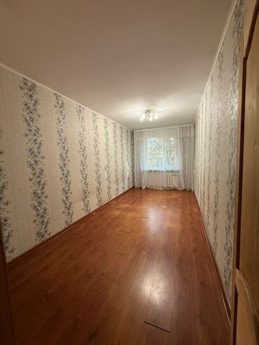 3 микрорайоне: 3 комнаты, 60 м², 104 серия, 2 этаж, Косметический ремонт